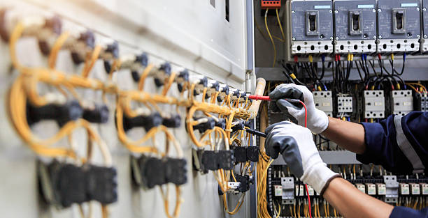 Professional Electrician technician working in Leakesville, MS